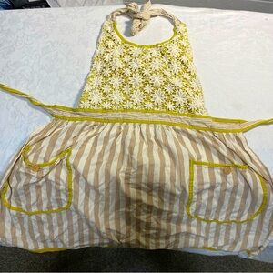 Sur La Table Yellow and Cream Apron